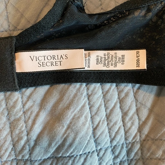Victoria's Secret Black Lace Bra with Logo Straps - Picture 4 of 4